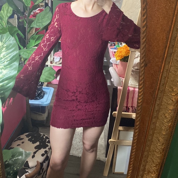 Moon lacy burgungy mini dress with flare sleeves - Picture 1 of 6